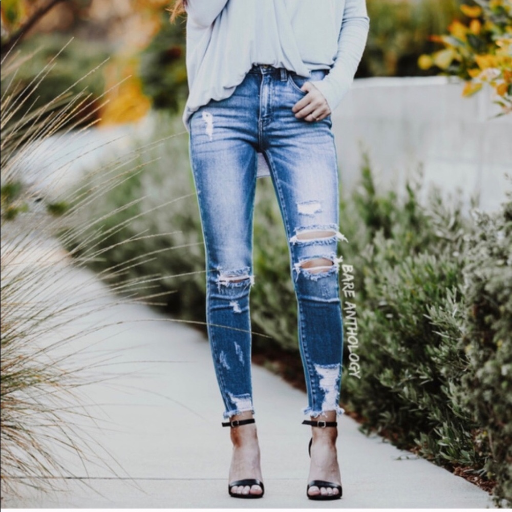 NWT KanCan distressed jeans medium wash